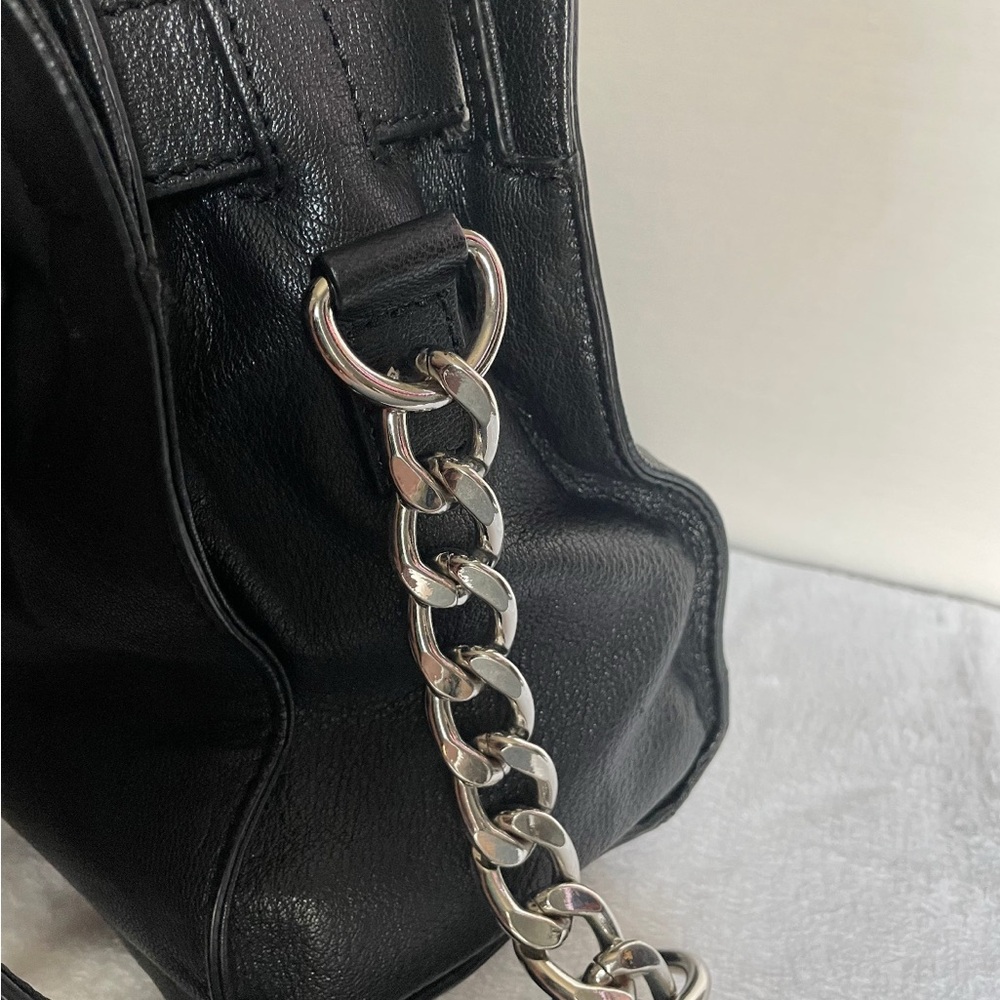 Black MK pebbled leather East West Hamilton w silver hardware - Picture 6 of 6